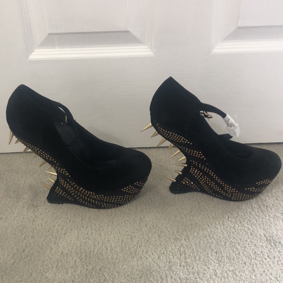 Brand new studded Steve Madden platforms - Picture 3 of 4